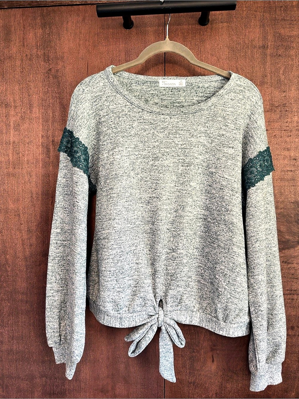 89th & Madison Long Sleeve Tie-Front Top in Gray & Green